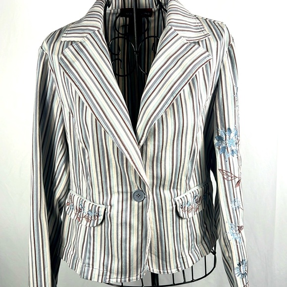 Jones Wear White and Blue Pinstriped Blazer Sports-Coat Woman’s Size 10 - Picture 2 of 7